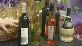 How To Make Elegant Gift Baskets : How To Choose A Wine For a Gift Basket